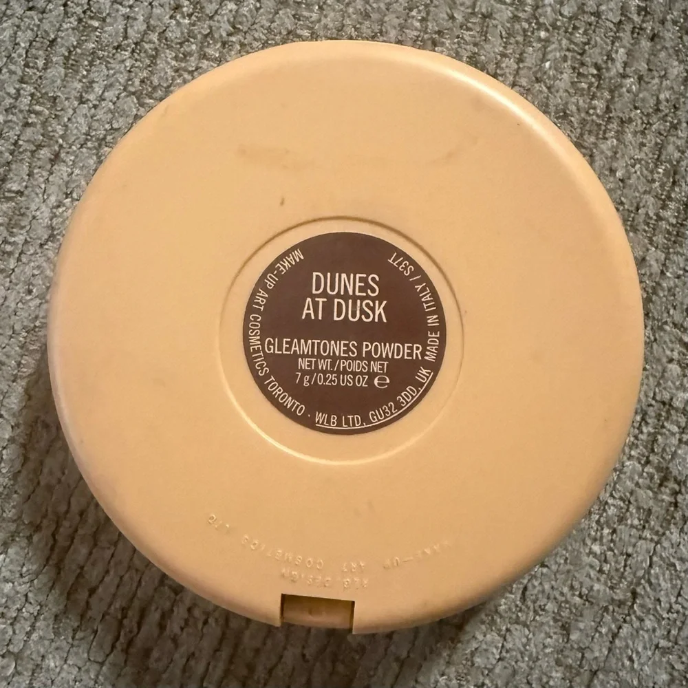 MAC Cosmetics preowned item